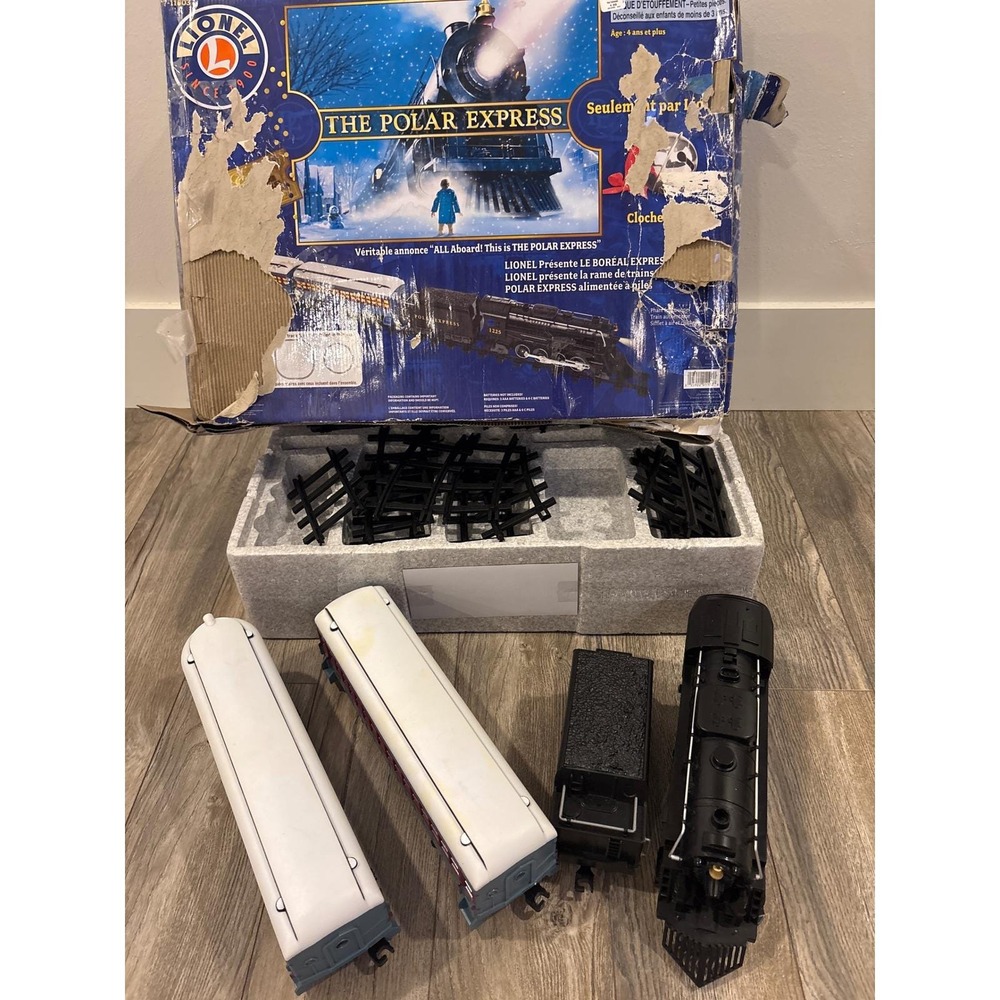 RARE Lionel The Polar Express Battery Operated Train Set Locomotive with Track